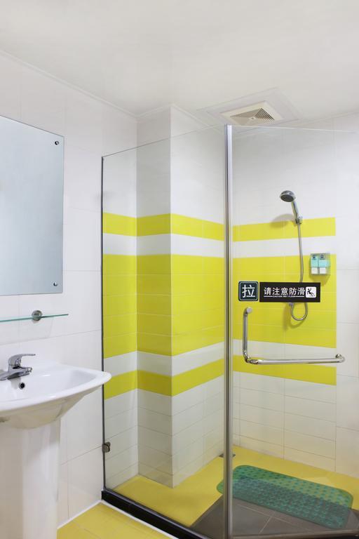 7Days Inn Guangzhou Jingxi Nanfang Hospital Subway Station Room photo